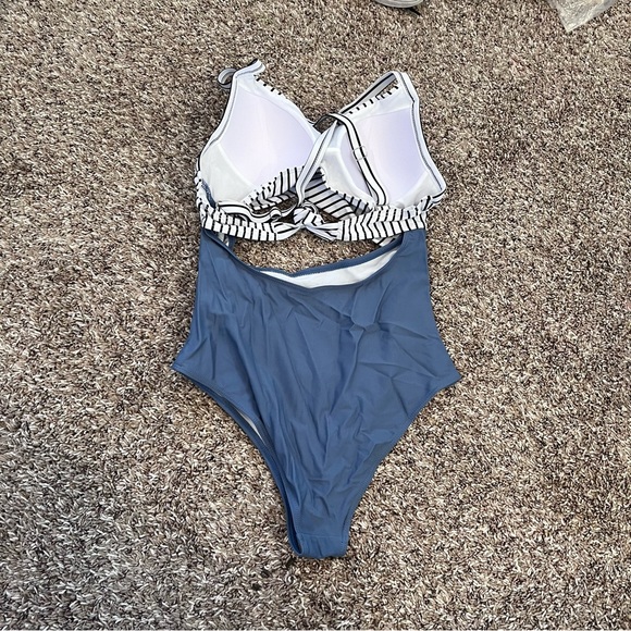 One Piece Swim Suit Cut Out Medium - Picture 4 of 7